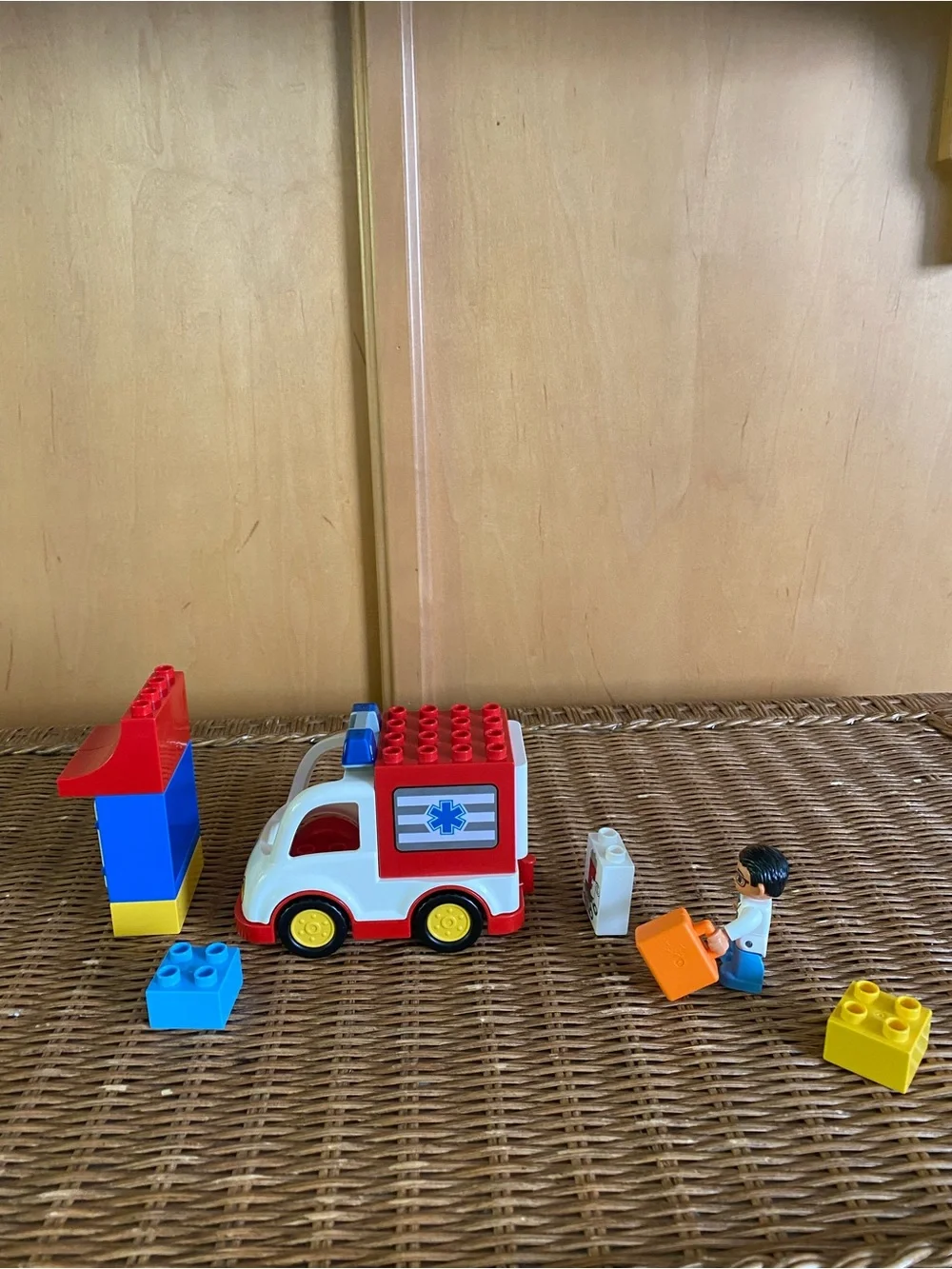LEGO Duplo 10527 First Ambulance Doctor Clinic Set Vehicle Figure Complete